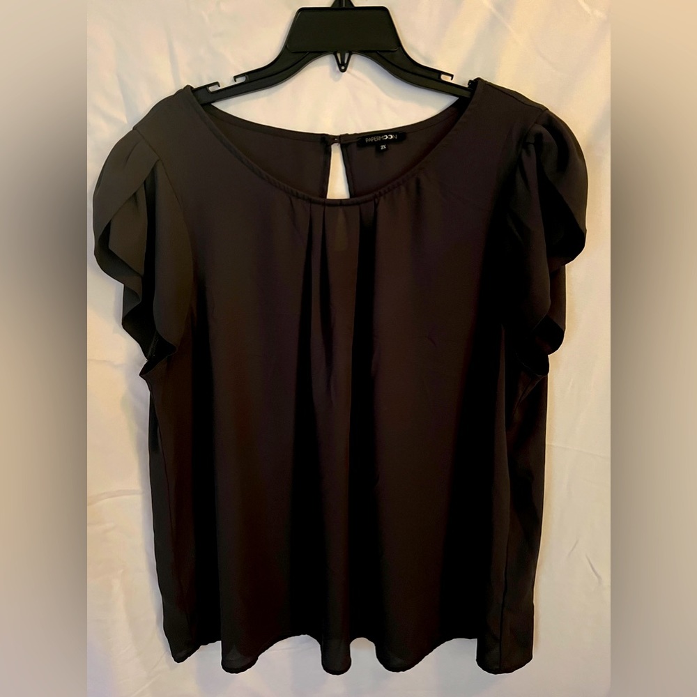 Gray blouse, decorative sleeve.